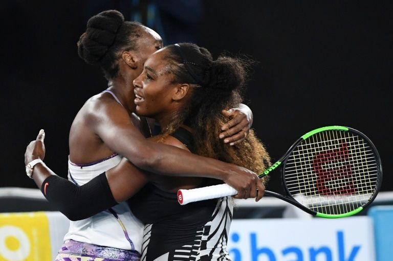 Open d'Australie: Serena Williams remporte son 23e tournoi du Grand Chelem en battant sa soeur Venus