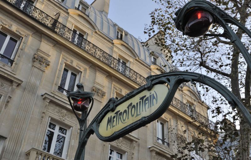 Paris: Victime d’une attaque cardiaque, il subit une opération à cœur ouvert sur le quai du métro