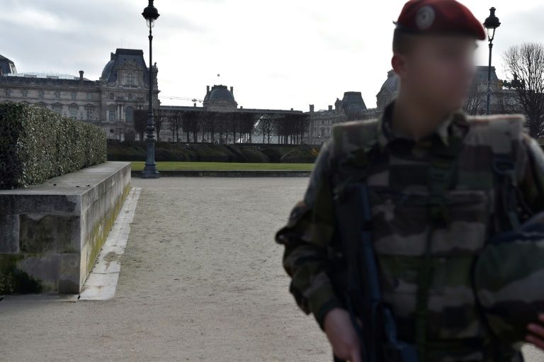 Un militaire tire sur un homme qui tentait de l'agresser à Paris