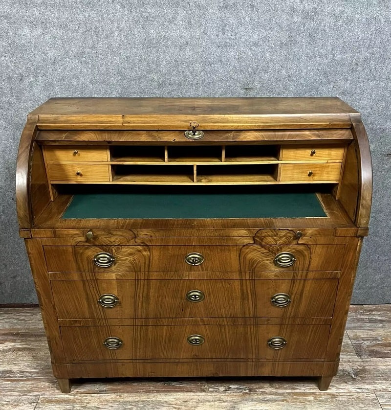 Bureau époque Louis XVI à cylindre et à système en noyer