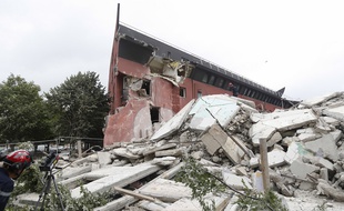 La Courneuve: Une tour en cours de démolition s'effondre sur un immeuble - 20minutes.fr