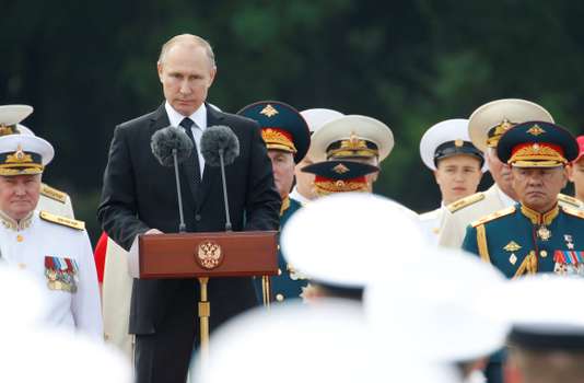 Poutine réduit de 755 le nombre de diplomates américains en Russie - Le Monde
