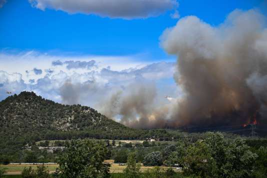 Var, Alpes-Maritimes, Corse... : des incendies touchent le sud-est de la France - Le Monde