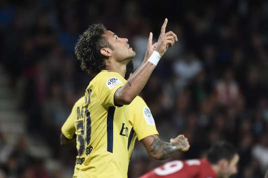 Agréable baptême du feu en Ligue 1 pour Neymar - Le Monde