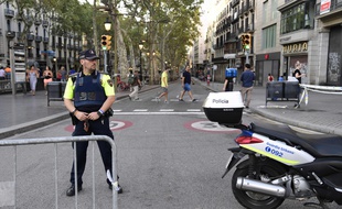 VIDEO. Attentats en Catalogne: Le conducteur de la camionnette qui a foncé sur la foule à Barcelone a été identifié - 20minutes.fr