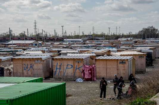 Le campement de migrants de Grande-Synthe en cours d'évacuation - Le Monde