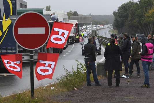 Grève des routiers : deuxième jour de mobilisation, des blocages prévus