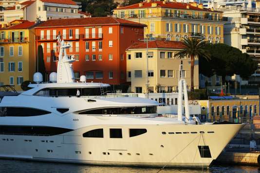 Yachts, bijoux… Richard Ferrand propose de taxer les biens de luxe