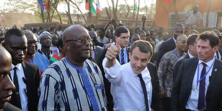 Franc CFA : les propos de M. Macron sont « déshonorants pour les dirigeants africains » - Le Monde