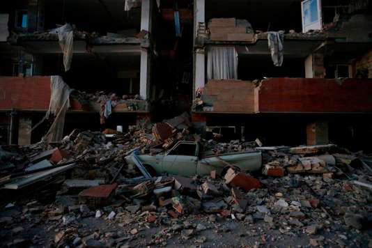 Au moins 328 morts et plus de 2 500 blessés dans un séisme en Iran - Le Monde