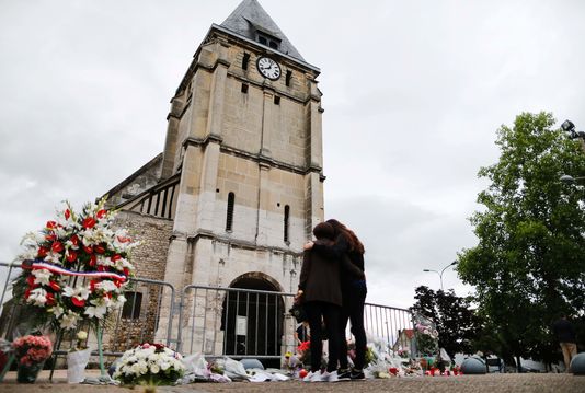 Saint-Etienne-du-Rouvray : les renseignements accusés d'avoir été au courant d'une attaque imminente - Le Monde