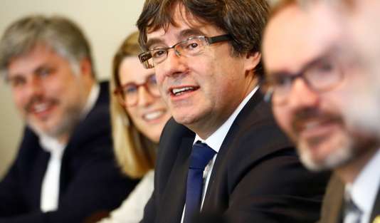 Puigdemont renonce à la présidence de la Catalogne mais désigne son successeur - Le Monde