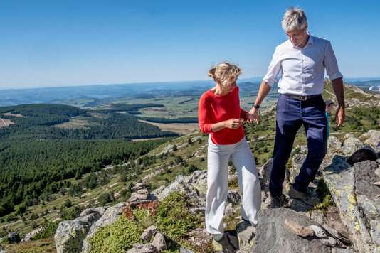 Laurent Wauquiez, président des Républicains et sa femme Charlotte Wauquiez à la fête départementale de la fédération les Républicains de la Haute-Loire, lors de l'ascension du Mont Mézenc, le 26 août.