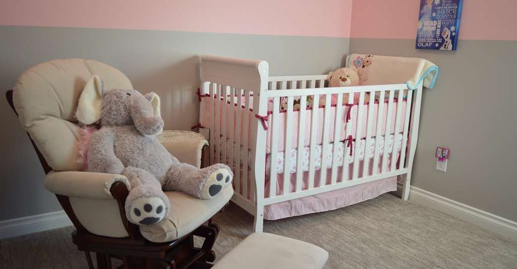 Bébé peut-il dormir dans la chambre des parents ?