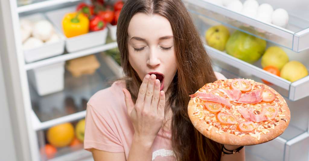 Le manque de sommeil encourage la malbouffe et la malbouffe rend dépressif…