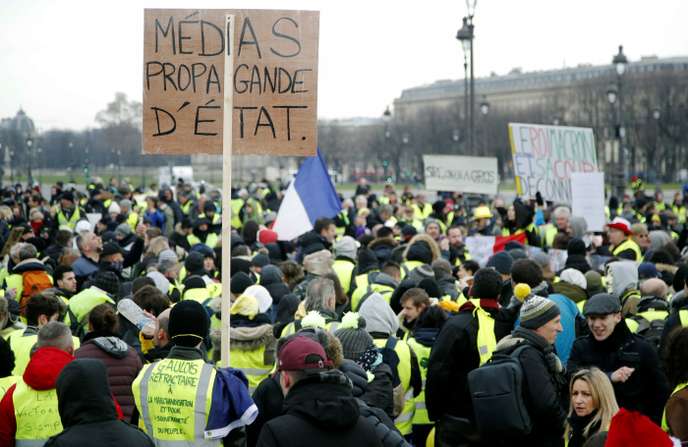 Les médias « sont des thermomètres » : la mise au point du patron de BFM-TV aux « gilets jaunes »