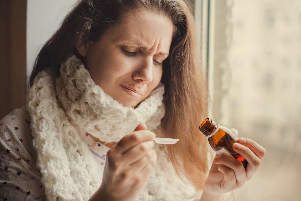 Une centaine de médicaments "plus dangereux qu'utiles", selon la revue Prescrire