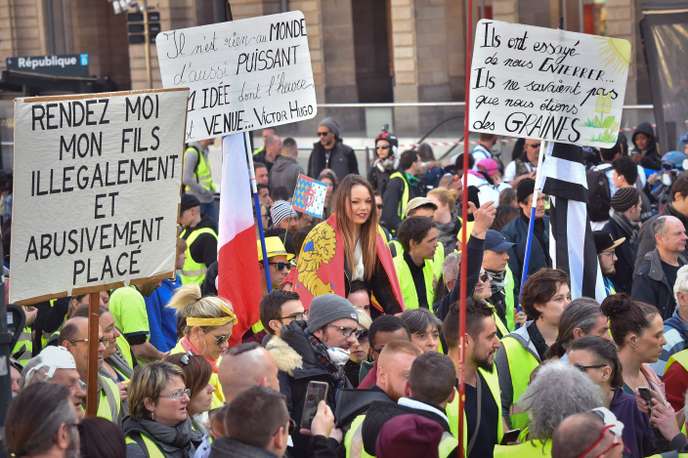 Les « gilets jaunes » comptent sur l’après-grand débat pour remobiliser