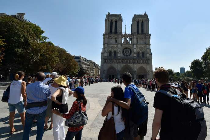 Après l’incendie de Notre-Dame de Paris, le secteur du tourisme craint une baisse de la fréquentation