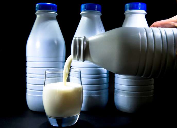 Les Français boivent de moins en moins de lait