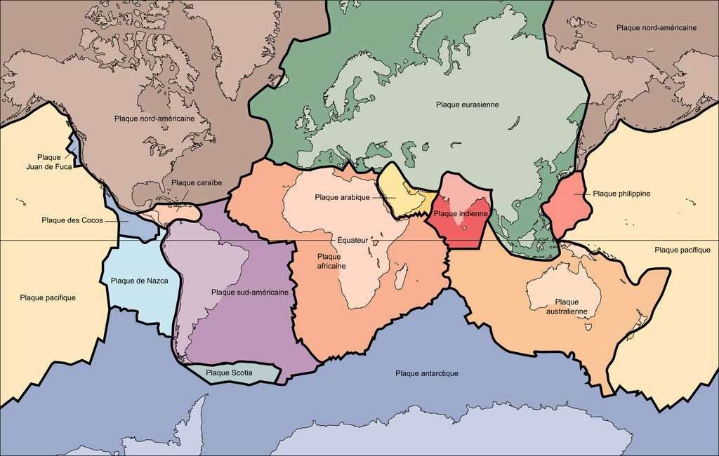 La Terre compte une quinzaine de plaques tectoniques majeures, mais il en existerait des centaines de plus petites. © USGS, Wikipedia