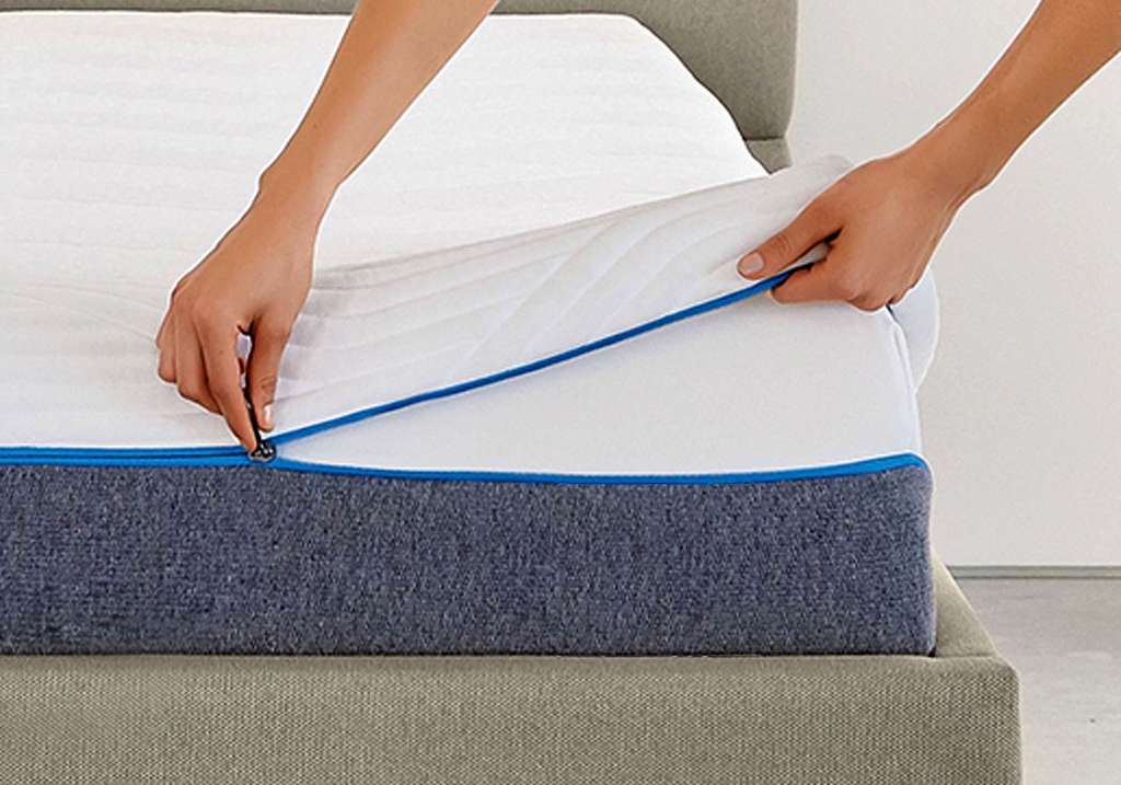 La présence d’une housse amovible facilite l’entretien et optimise la durée de vie du matelas. Sur les modèles haut de gamme, la housse apporte une sensation de confort supplémentaire. © Technologie « Elite CoolTouch », confort-lit.ch