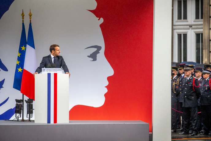 De l’immigration au voile, comment le débat a échappé à Emmanuel Macron