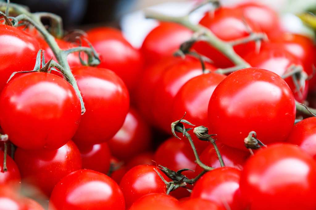 Sous l’effet de la chaleur, les fruits et les légumes entiers éclatent. © Thomas Martinsen, Unsplash