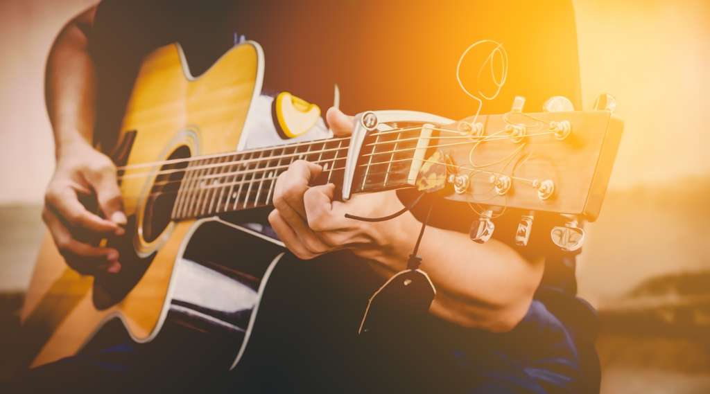 Apprendre à jouer d'un instrument lorsqu'on est qu'enfant peut même prédire les performances scolaires