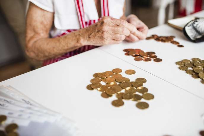 Banques : les clients les plus fragiles restent très pénalisés en cas de découvert