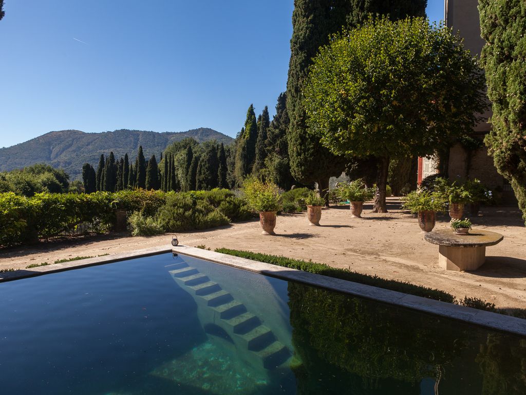 Abritel Location Contes - Château Enchanteur dans de magnifiques jardins