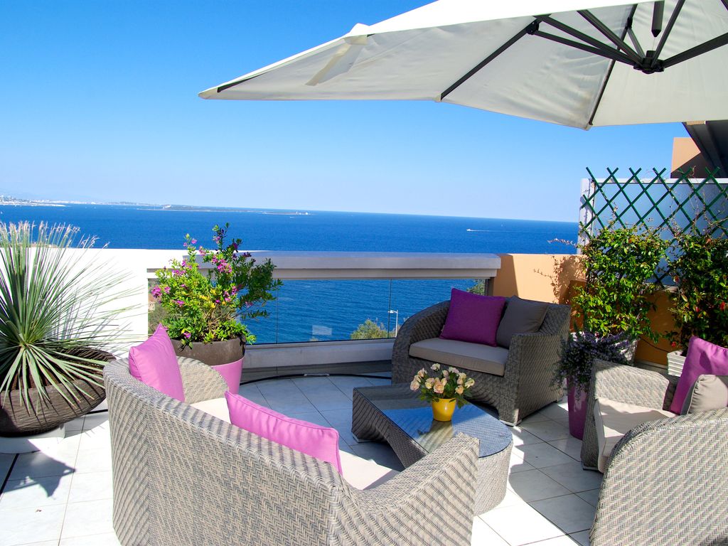 Abritel Location Théoule-sur-Mer - Superbe villa sur le toit face mer, 2 ch, terrasse 130m2, piscine, wifi