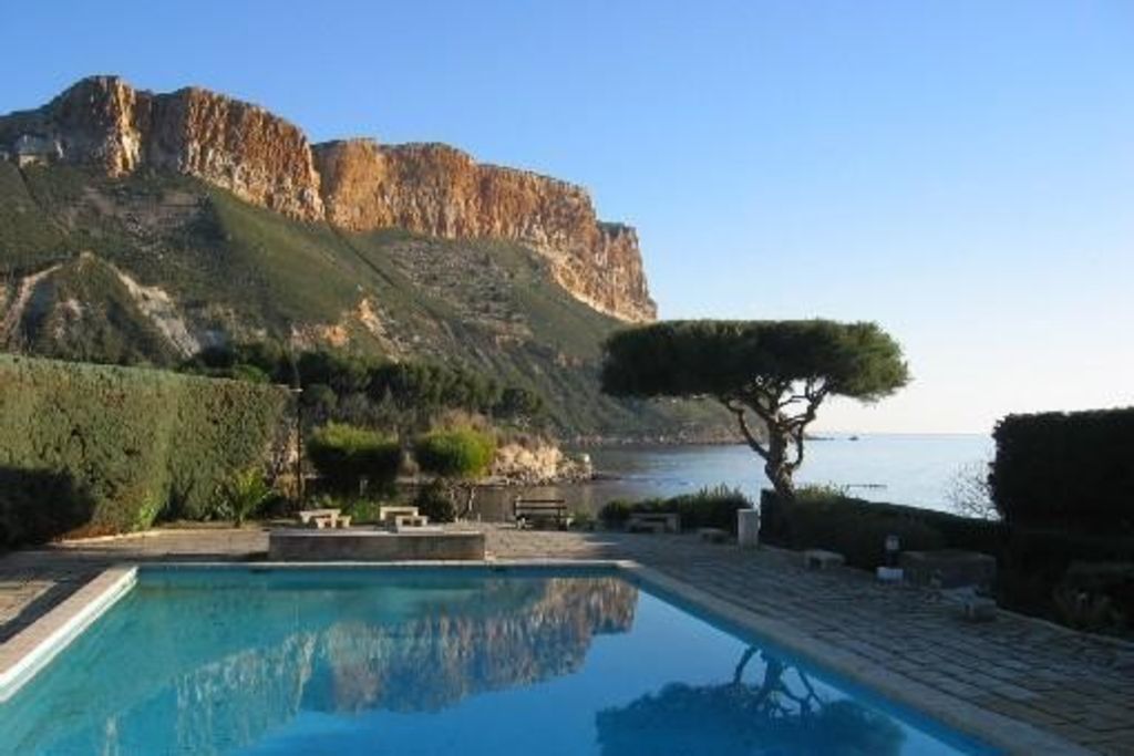 Abritel Location Cassis - Superbe appartement de 103m² à Cassis avec piscine et accès mer