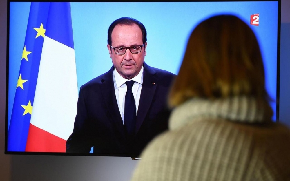 Dans le studio du 2, rue de l’Elysée, où a été faite l’allocution, « Hollande était à deux doigts des larmes », souffle un cadre du PS.(AFP/DAMIEN MEYER.)