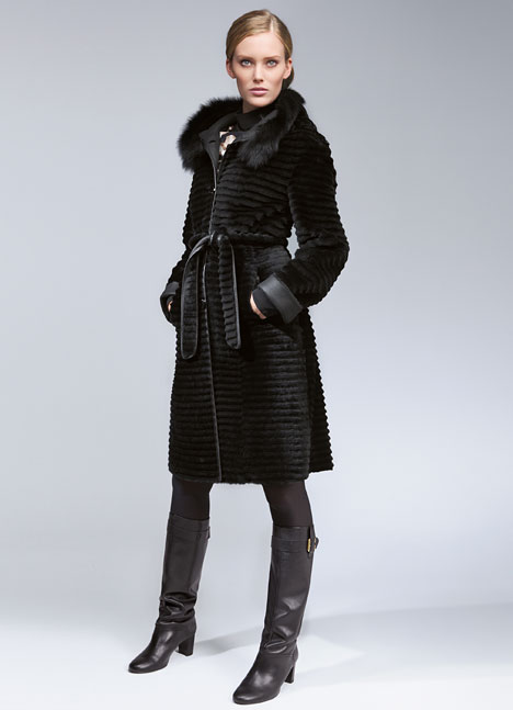 Manteau réversible en peau lainée d'agneau Elégance Prix 1 725,00 Euros Boutique Elegance Paris 