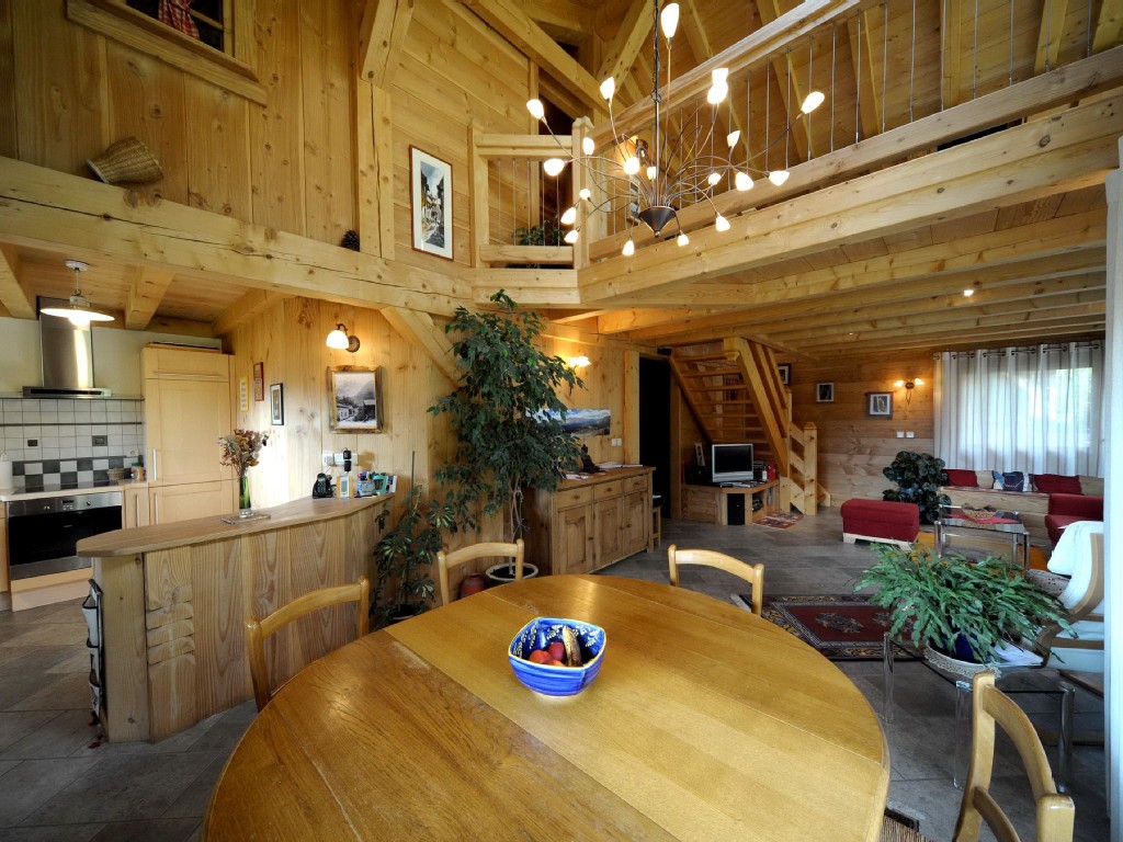 Abritel Location Chamonix Mont Blanc, Chalet Savoyard neuf, Gd terrasse Sud, jardin, 5 piéces