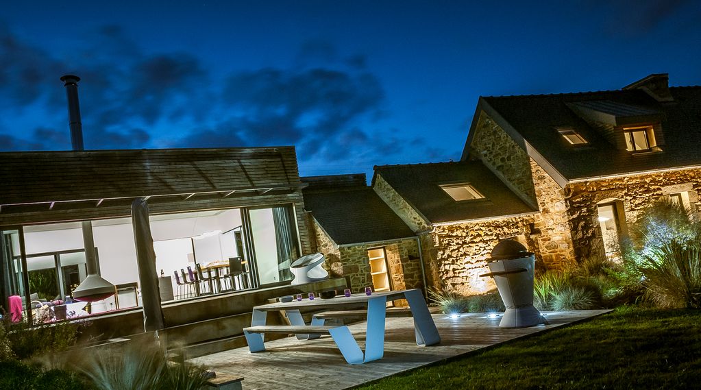 Abritel Location Penvénan Bretagne - Maison de luxe avec piscine, vue mer et accès plage, spa, salle billard et vidéo