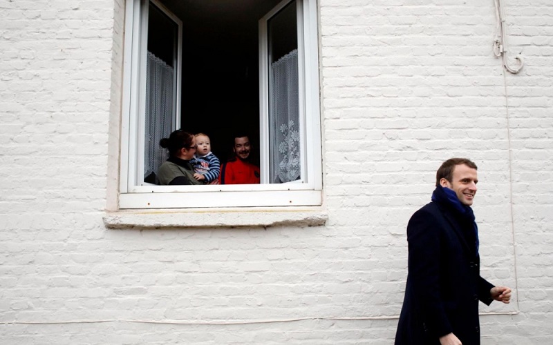 Nœux-les-Mines (Pas-de-Calais), vendredi. Emmanuel Macron a visité les maisons ouvrières rénovées du bassin minier.LP/OLIVIER CORSAN