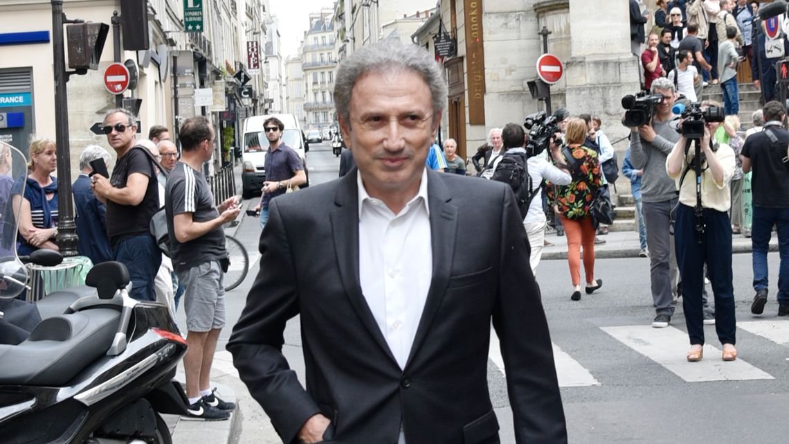 Michel Drucker : ses regrets sur son clash avec Laurent Delahousse