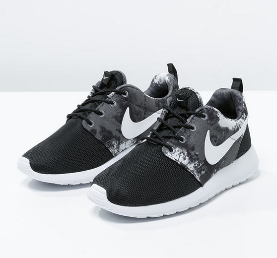 Nike Sportswear ROSHERUN Baskets basses black/white/cool grey, Zalando