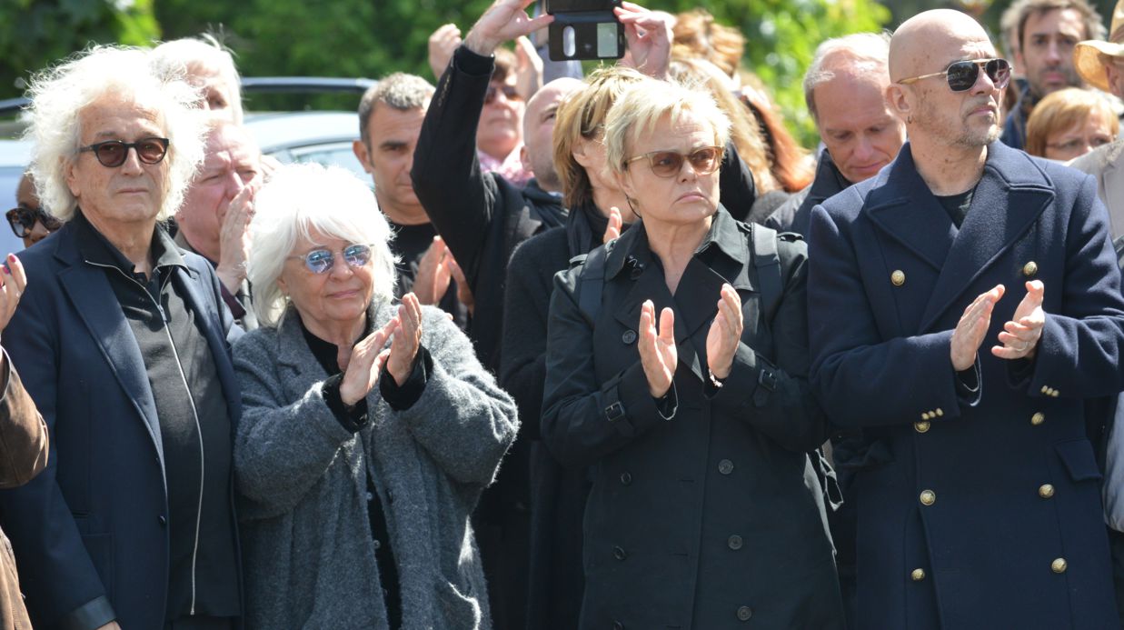 Obsèques de Maurane à Notre-Dame des Grâces : Muriel Robin, Catherine Lara et bien d'autres lui rendent hommage