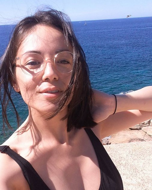 PHOTO Agathe Auproux de TPMP sans maquillage : en Corse la jeune femme préfère le natu­rel