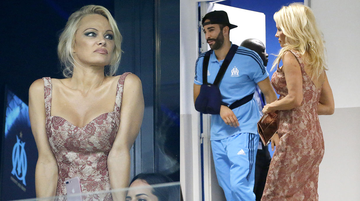 PHOTOS Pamela Ander­son et Adil Rami, un couple qui dure : elle est venue le soute­nir et le récon­for­ter au stade