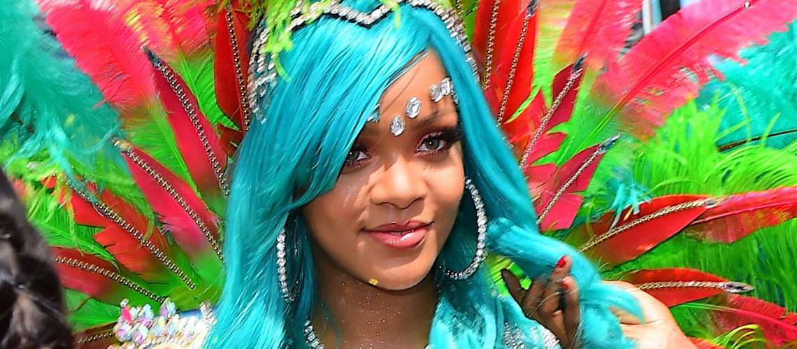 PHOTOS Rihanna : sa tenue pour le carna­val à la Barbade est sûre­ment son look le plus sexy et osé à ce jour