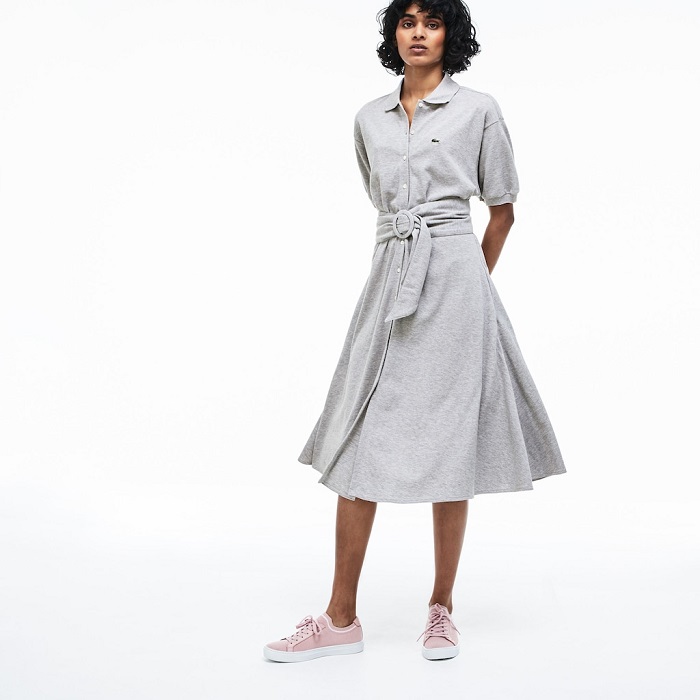 Robe polo boutonnée et ceinturée Lacoste en coton souple uni pour Femme