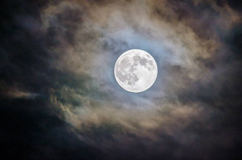Comment s’est formée la Lune et quel est son âge ? 