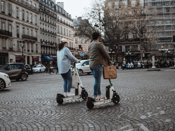Pourquoi les trottinettes électriques en libre-service posent de nombreux problèmes