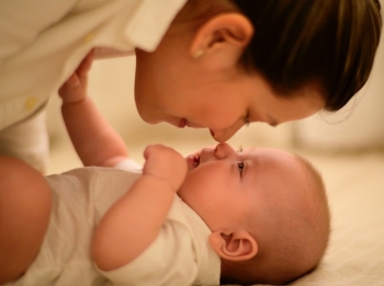 Les bébés apprennent l’art de la conversation avant même de savoir parler