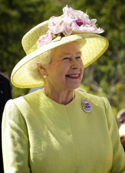 Elizabeth II, une reine modernisatrice qui a fait entrer la monarchie britannique dans le XXIe siècle 