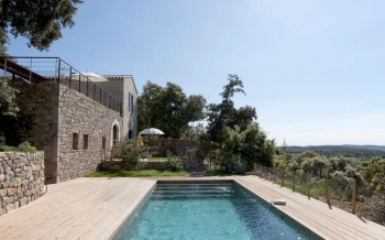 Gîte 3* pour 6 Voyageurs avec piscine à Corconne dans le Gard
